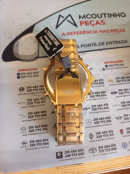 Relógio Dourado Techno Time