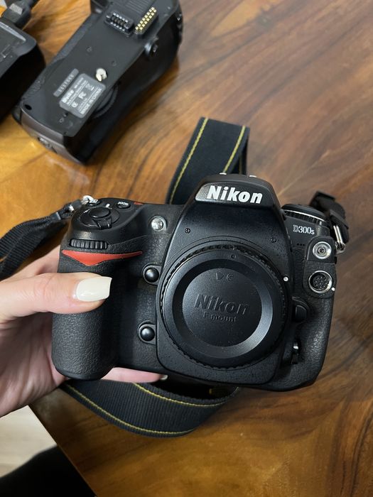 Aparat Nikon D300s + obiektyw 18-200mm f/3.5-5.6 G