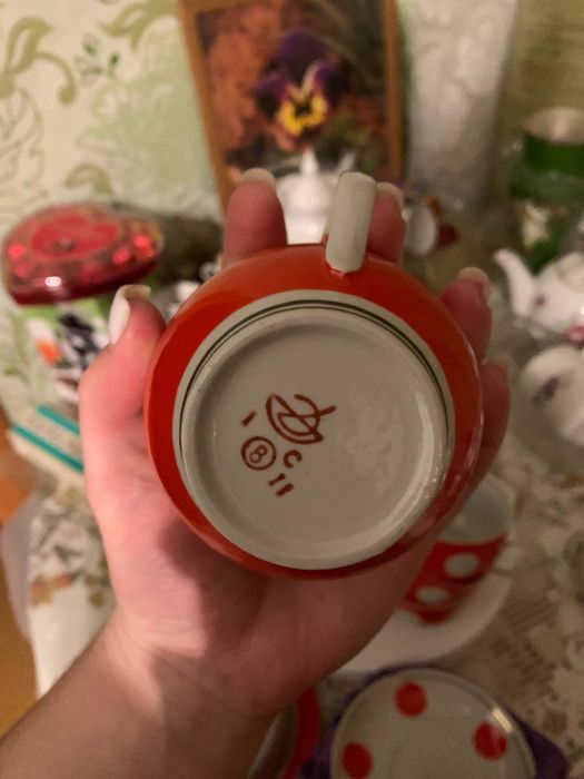 Чайний сервіз горошок червоний