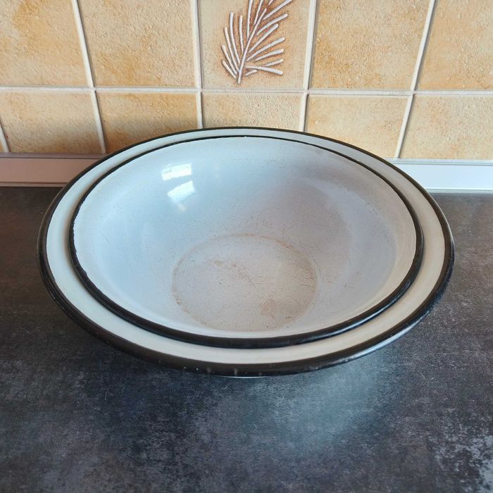 Zestaw 2 misek emaliowanych | klasyka / PRL | 24 cm i 28 cm