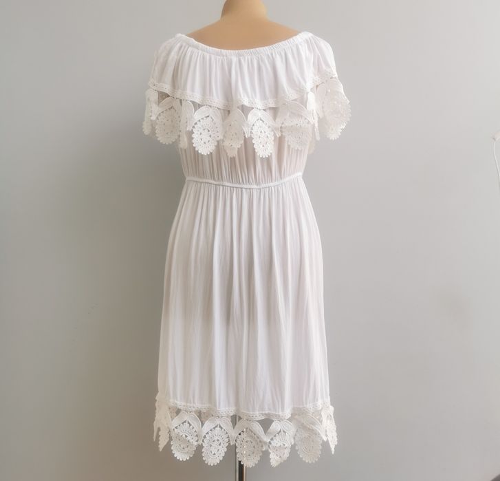 Biała letnia sukienka