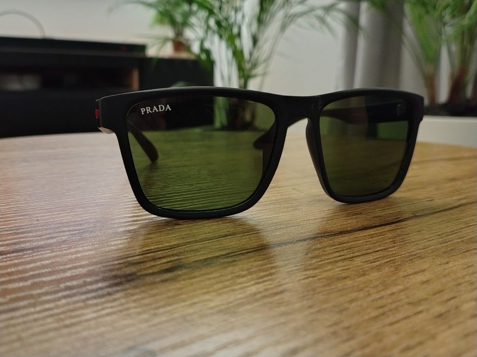 Okulary w stylu Prada