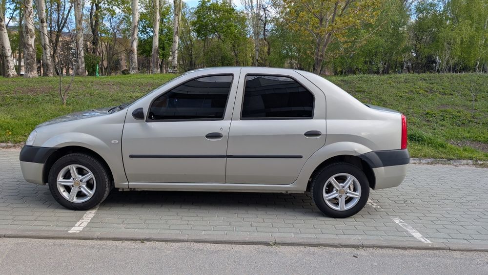 Dacia Logan 1.6 MPI (бензин) 2006
