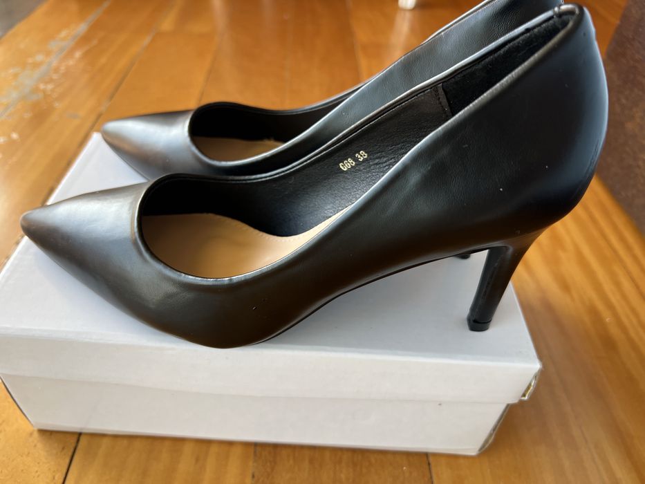 Sapato preto salto novo