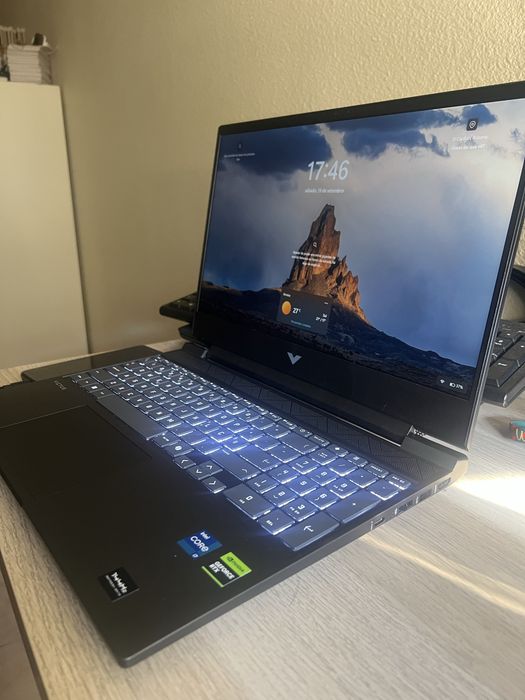 Portátil Gaming HP 15-fa2031np (Intel Core i7-13620H - NVIDIA GeForce RTX 5060]