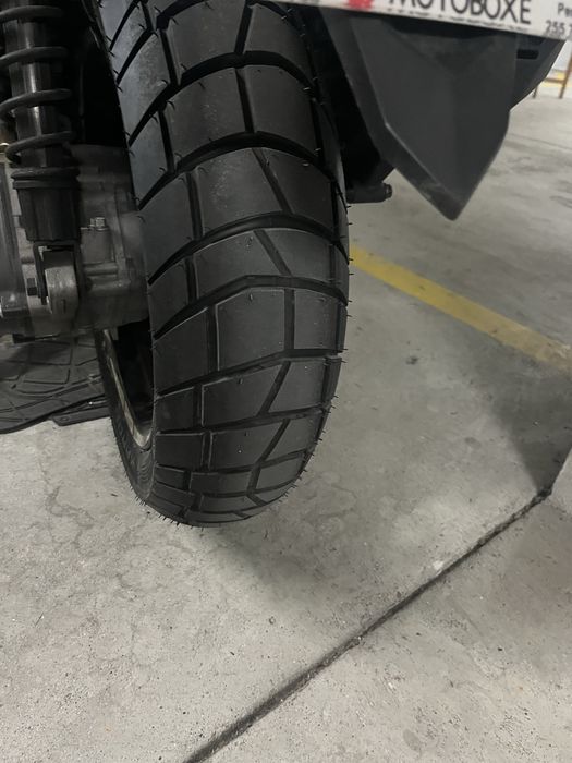 Honda ADV 350.