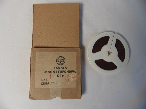 Stara taśma magnetofonowa AGFA sprzed 1961 r.