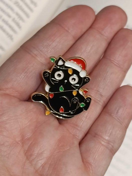 Przypinka pin świąteczny kot