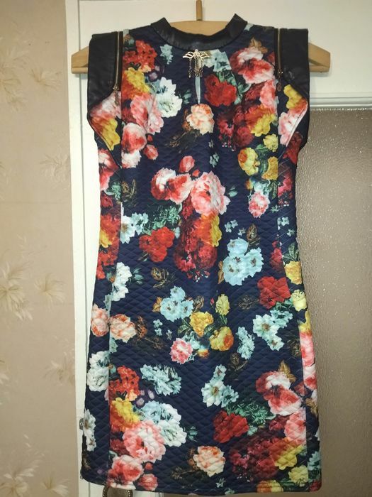 Віддам багато одягу на дівчину розмір XS