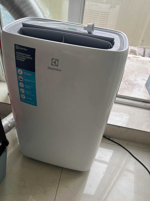 Мобільний кондиціонер Electrolux EACM-11 CL/N3 Loft 11000 BTU