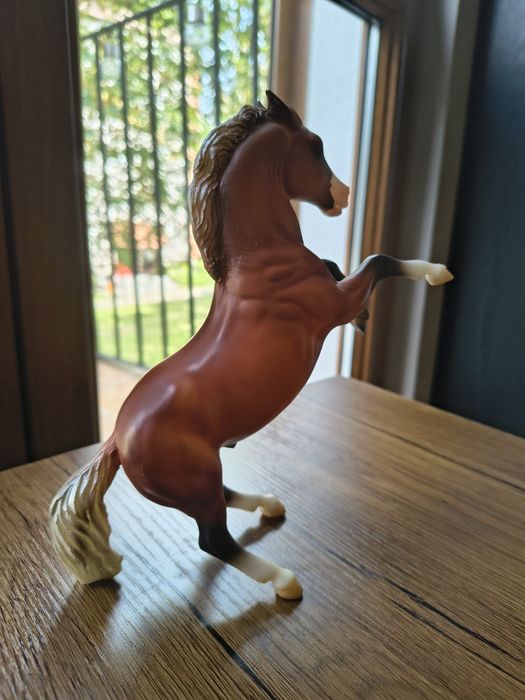 Breyer Classics 947 - Koń mustang srebrno-gniady