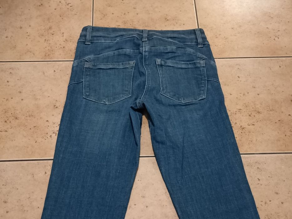 Spodnie dzwony dżinsowe, bootcut high rise. Rozmiar M. Push up.