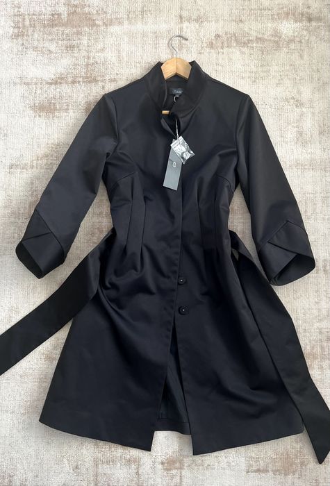 Czarny elegancki płaszcz firmy Solar