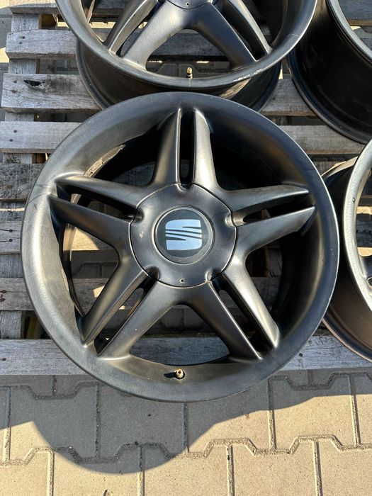 7jx17 et38 seat fr leon oryginal czarne 5x100 17"