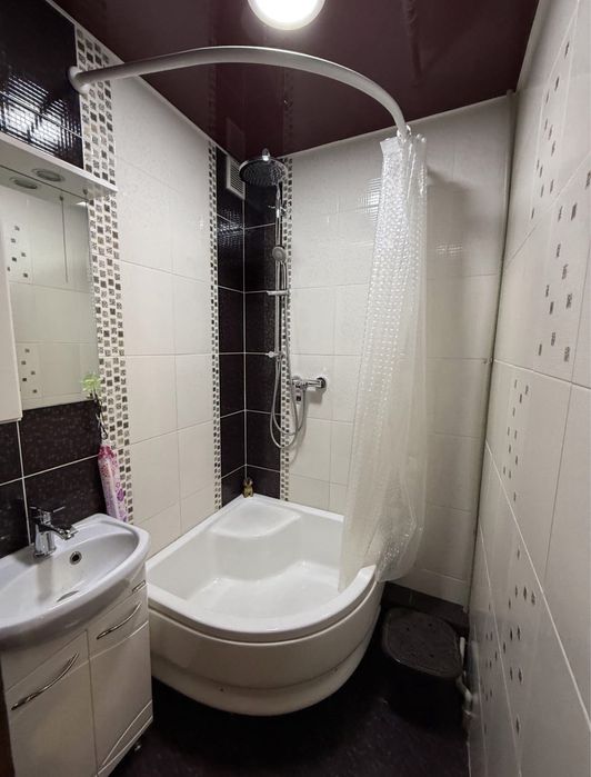 Продам 2/2/5 вул.Курсова 40.ЦЕНТР МІСТА