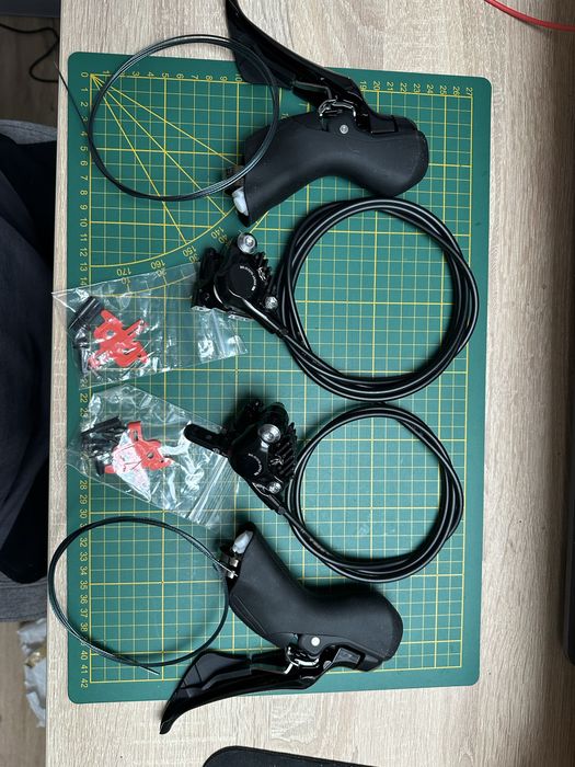Klamkomanetki z hamulcami Shimano 105
