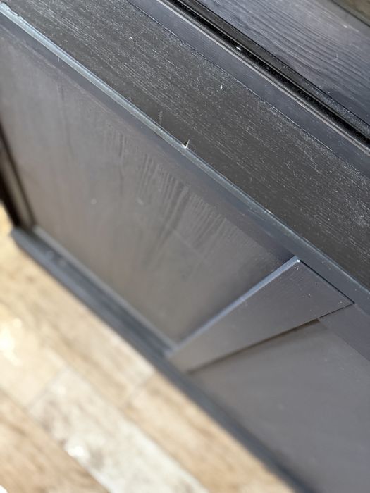 Czarna używana witryna IKEA z serii HAVSTA