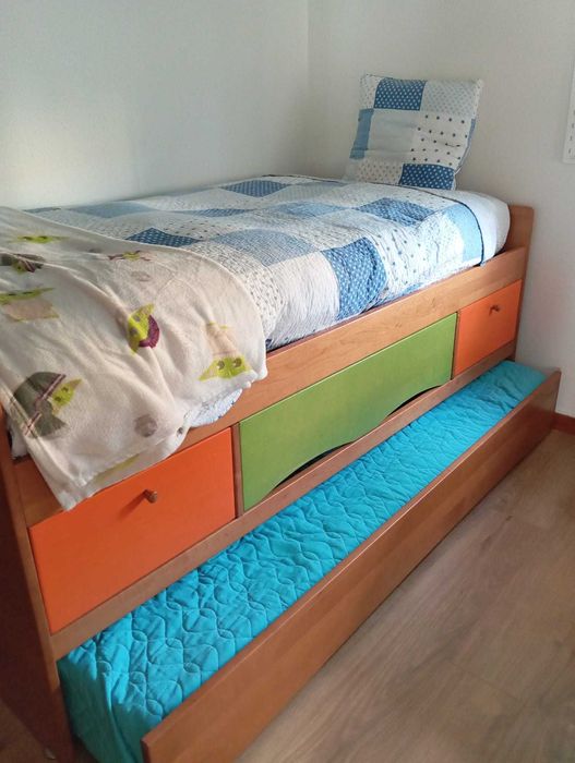 Cama solteiro cerejeira