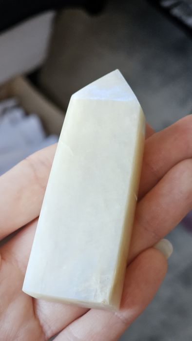 Naturalny kamień księżycowy 75 g.