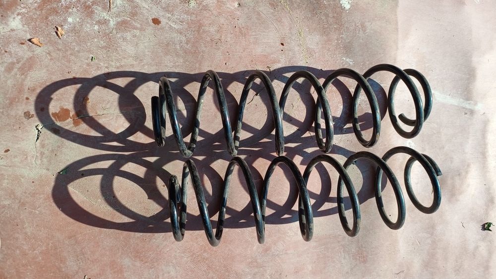 Продам пружини на Renault Laguna седан