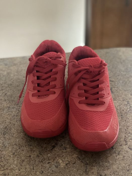 Кросівки чоловічі