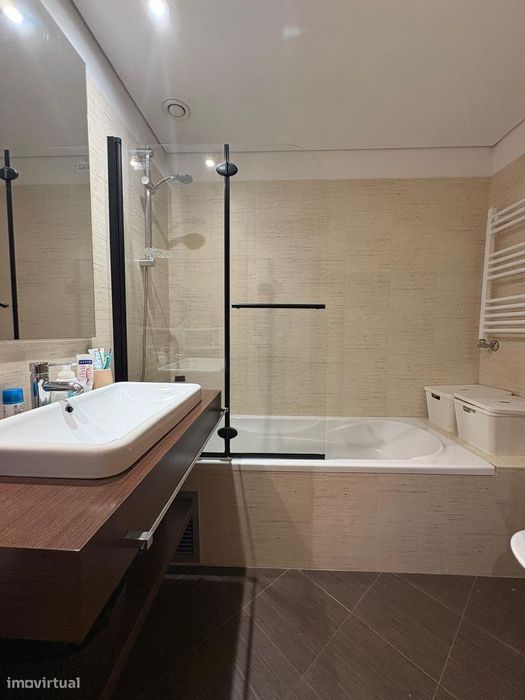 Apartamento T3 (recuado) com 56m2 de terraço, no centro da Trofa