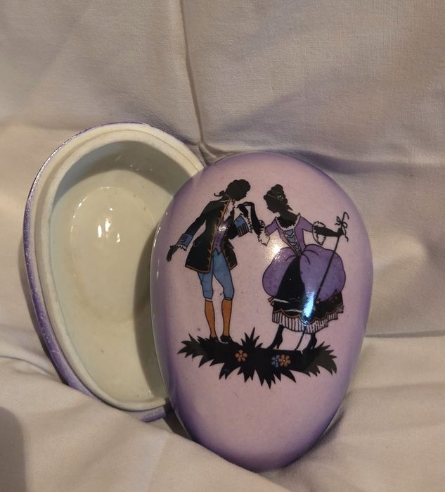 Porcelanowy pojemnik jajko vintage