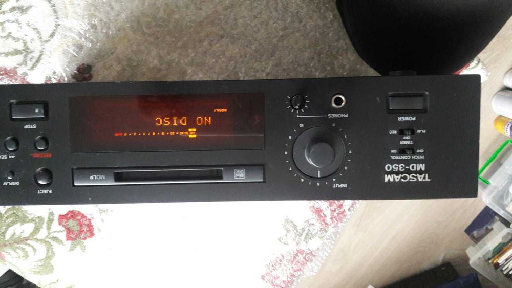 мини дисковая дека Tascam-MD 350 гарантия работы.  без пульта