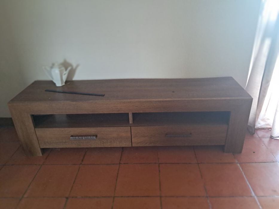Aparador de saka castanho