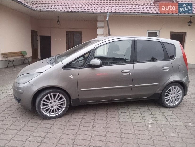 Mitsubishi Colt 2008 рік