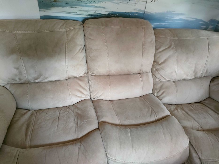 Sofá 3 lugares bege marca Cheers