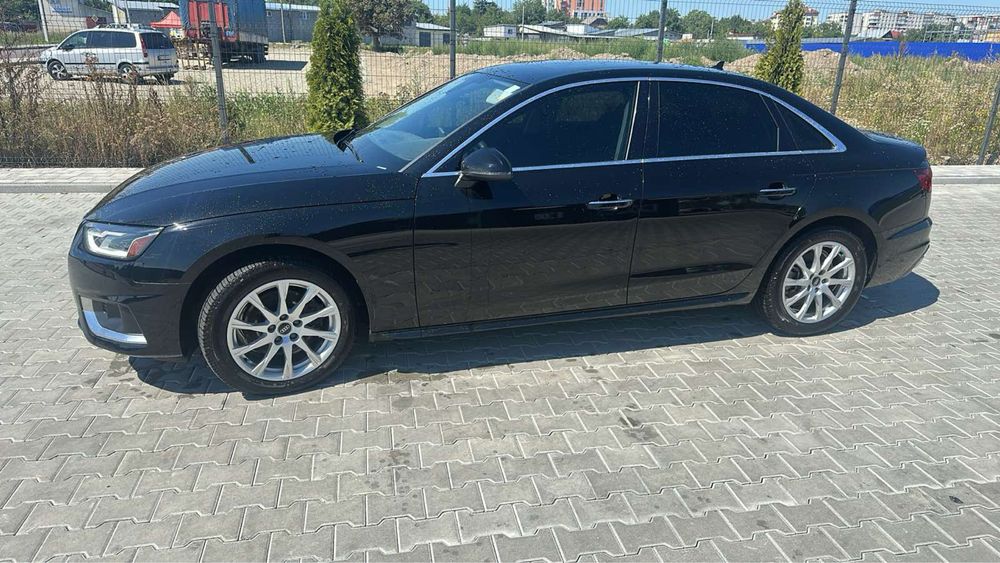 Продам автомобіль Ауді А4 2021 року в хорошому стані