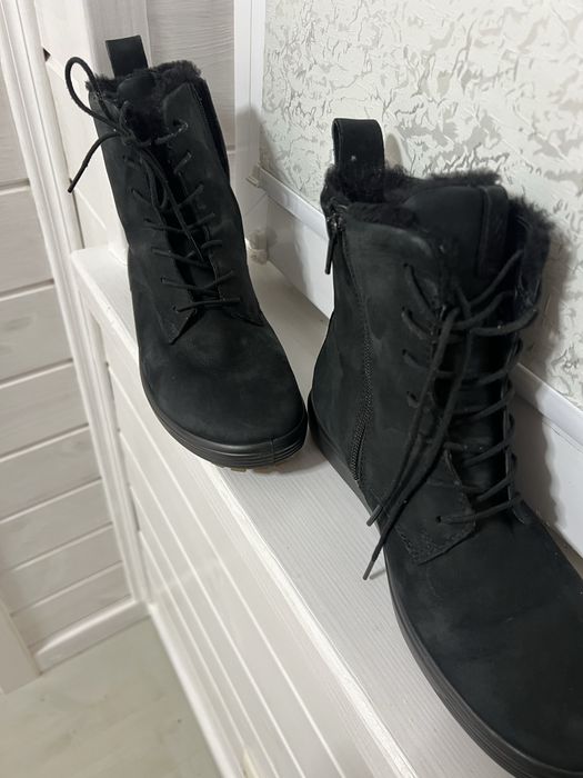 Продам теплі ботинки ессо