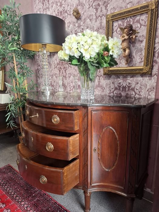 Aparador Estilo Neoclássico em Madeira Nobre.