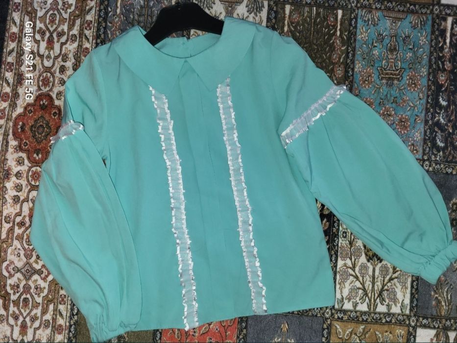 Блуза с пышным рукавом и воротником.128р мята