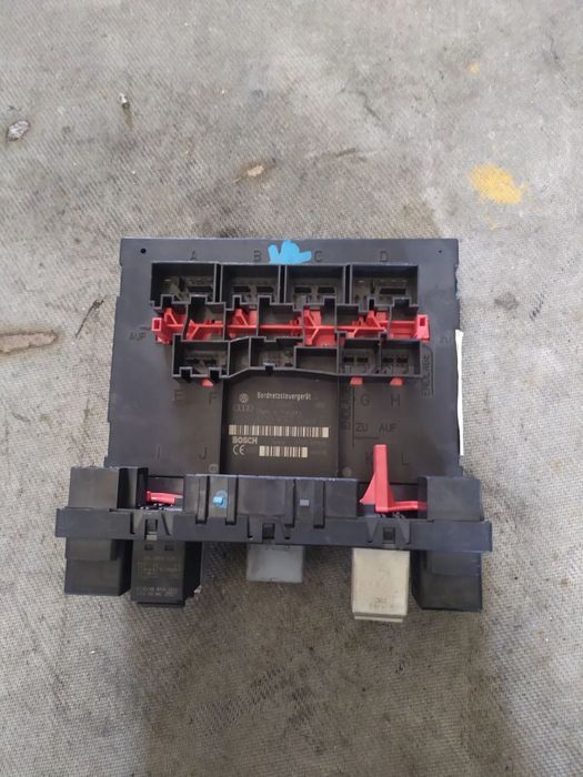 CAIXA DE FUSIVEIS VOLKSWAGEN GOLF 5 / 3C0937049E