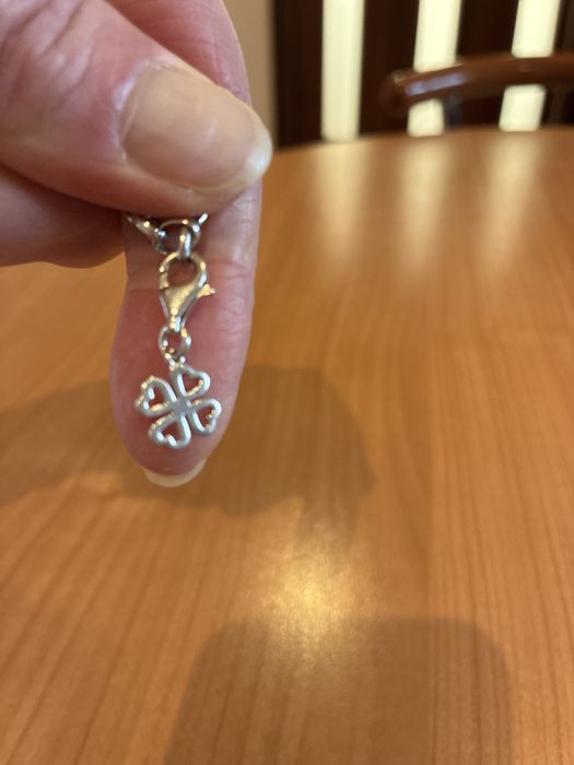 Zawieszka charms Apart