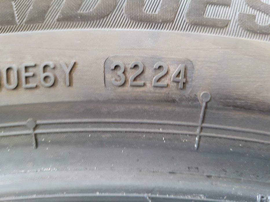 Opony Bridgestone 245/ 45 18 lato 2 sztuki