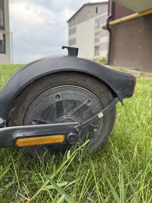 Електросамокат Ninebot KickScooter F2
