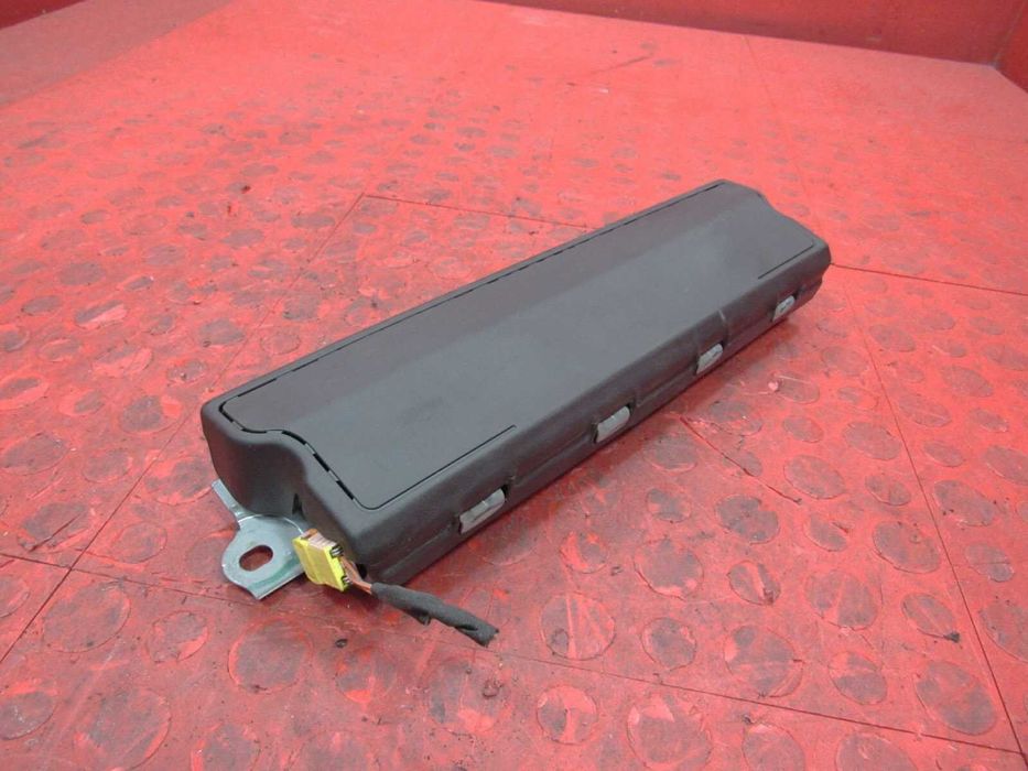 подушка руль коліна  Cadillac Lyriq