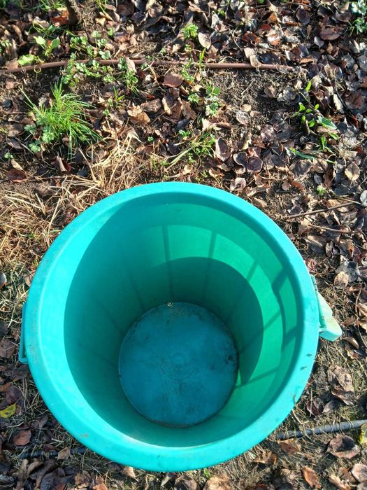 Balde plástico MaxMat usado robusto