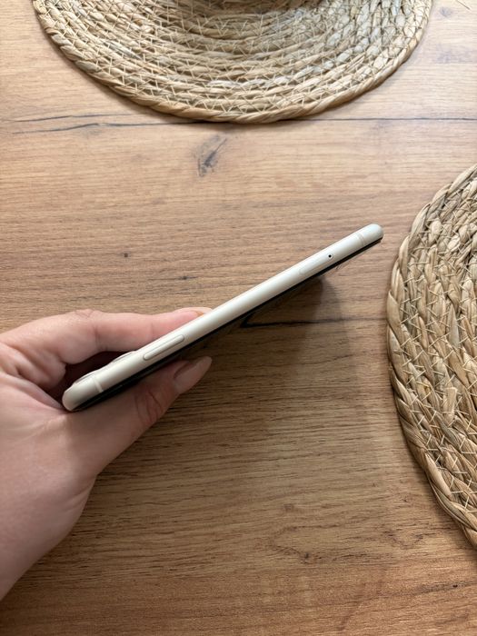 iPhone 11 64GB White