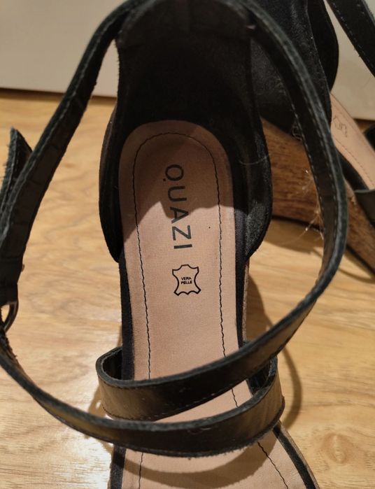 Sandały na koturnie Quazi czarne 37
