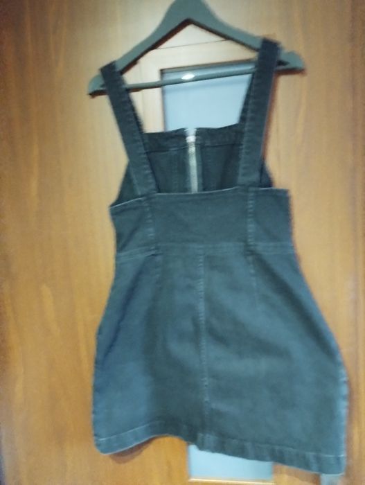 Sukienka dżinsowa ciemnoszara ogrodniczka Weekday rozm m