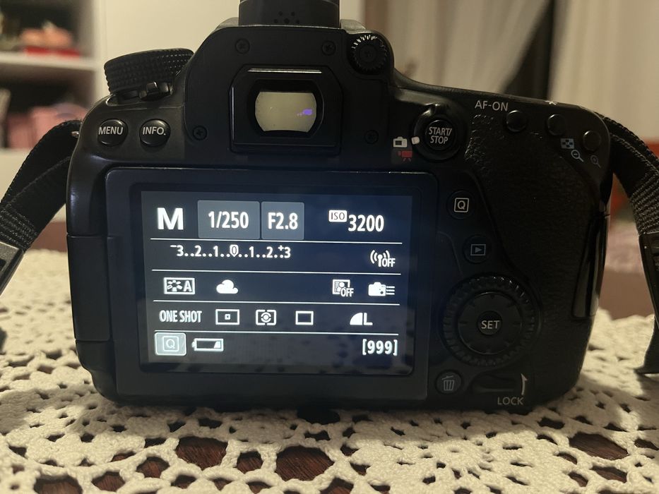 Продам фотоапарат Canon 80d + 24мм efs