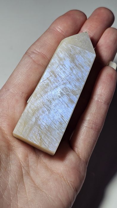 Naturalny kamień księżycowy 75 g.