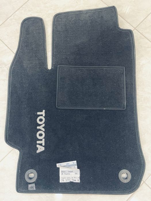 Коврик на Toyota Camry