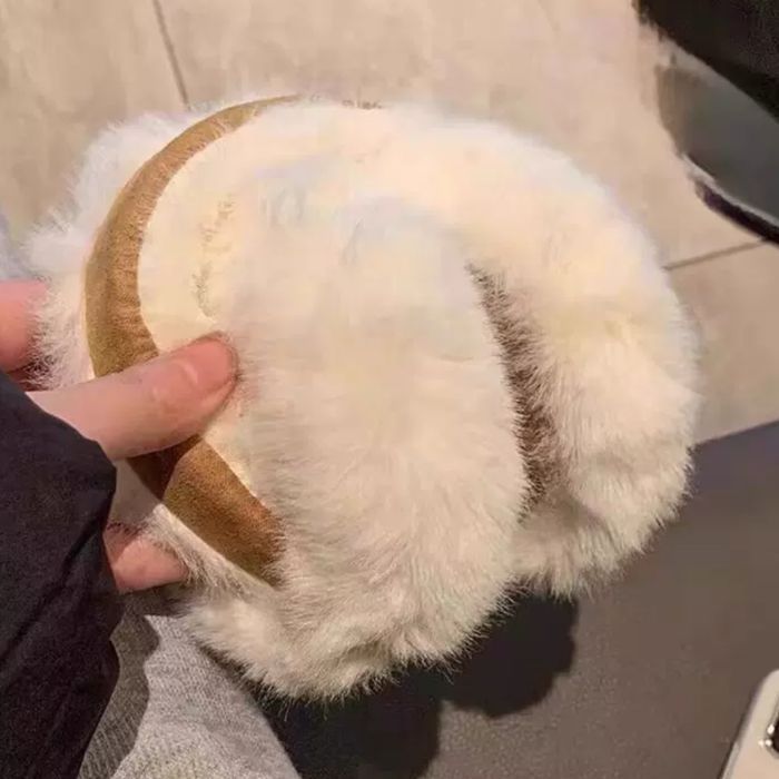 Хутряні теплі навушники зимові бежевого кольору