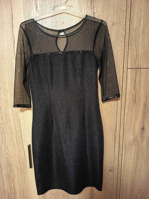 Elegancka czarna sukienka z połyskującej dzianiny / roz. 38
