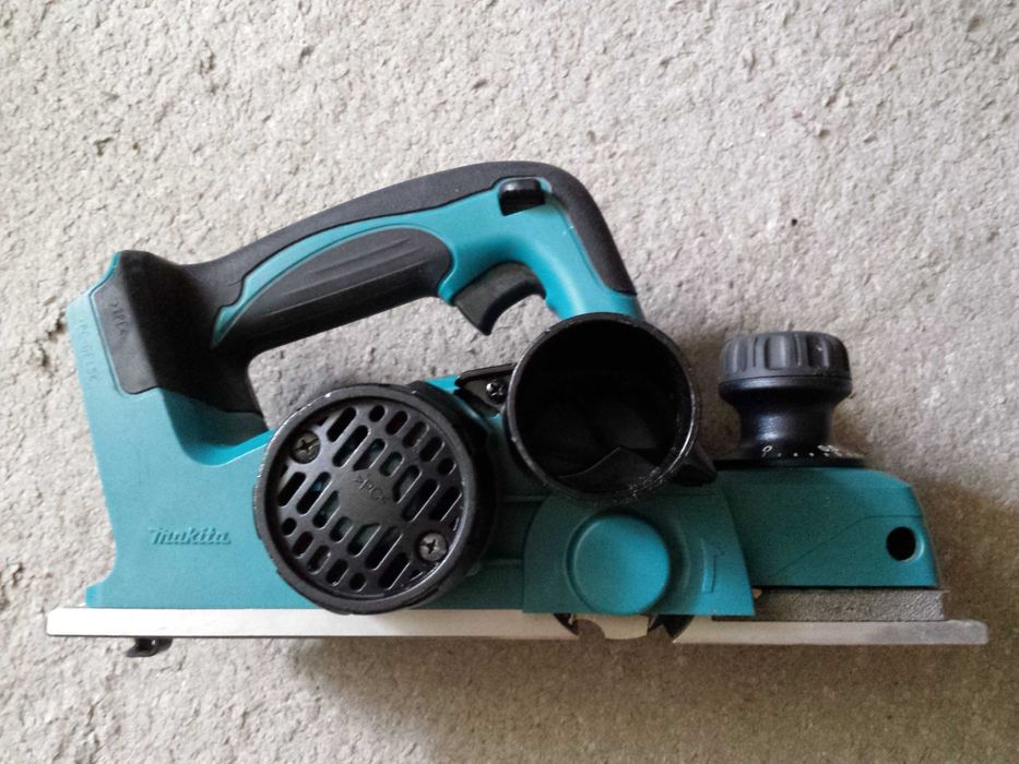 Makita DKP180 strug 18V LXT akumulatorowy do drewna 82mm hebel